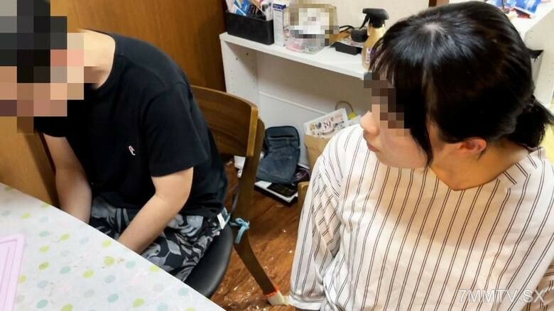 FC2-PPV-4515433 我有一個敏感的妻子和孩子，我作為父母有很強的存在感，但我卻忘記了自己。